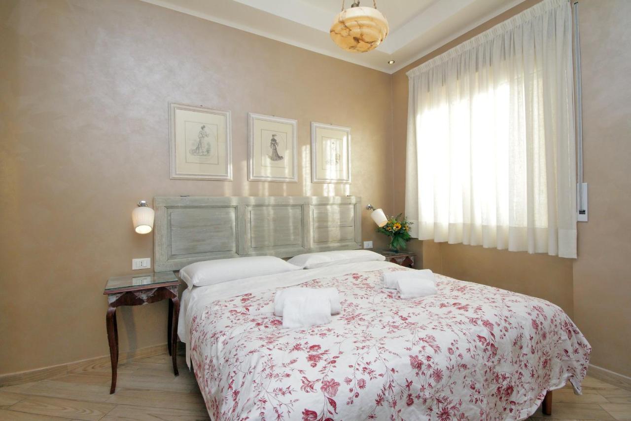 Deco'S Place Roma Teodora ภายนอก รูปภาพ