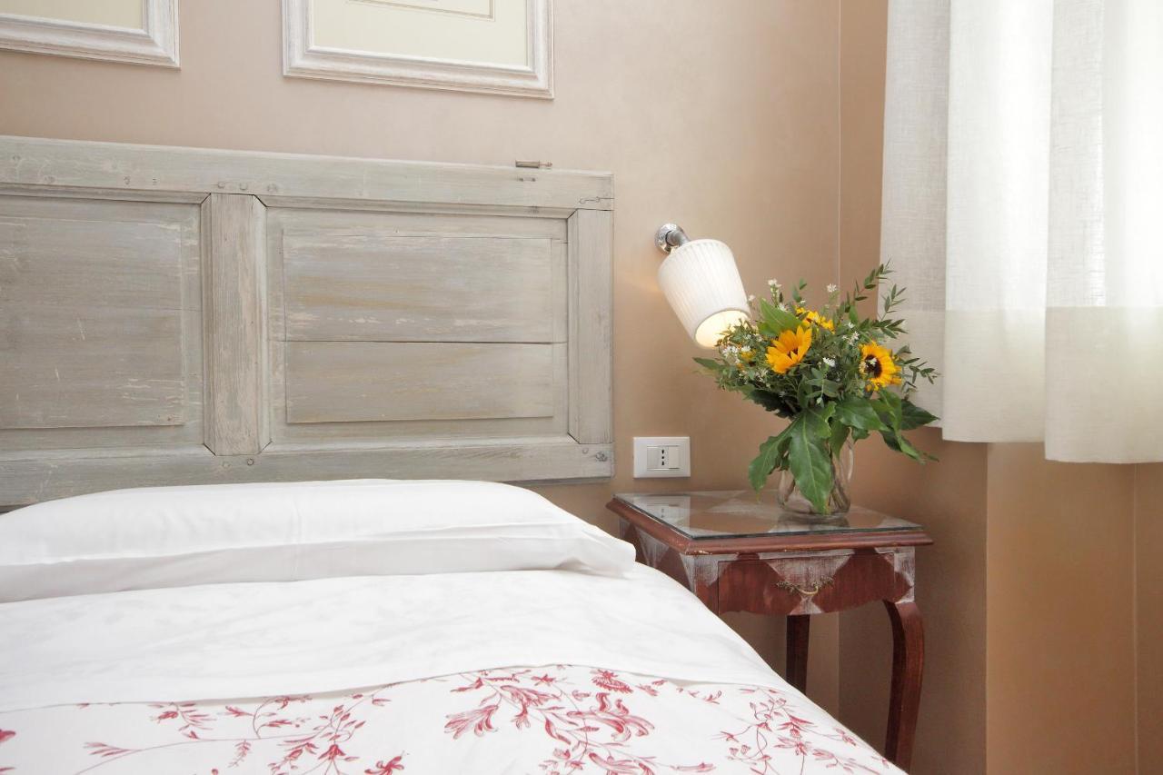 Deco'S Place Roma Teodora ภายนอก รูปภาพ